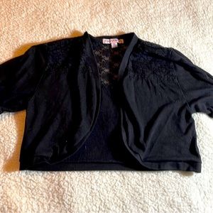 💰🚨CLEARANCE 🚨💰 
Black w/lace shawl. G122